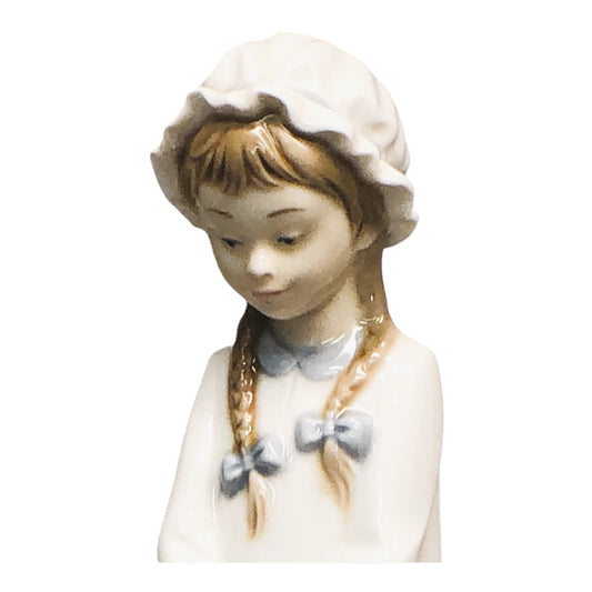 43429 - NAO by Lladro Girl with Basket of Sweets-X-82 : CS CHESSMAN