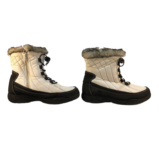 31067 - Totes White Faux Fur Boot Size 8 |TBD|