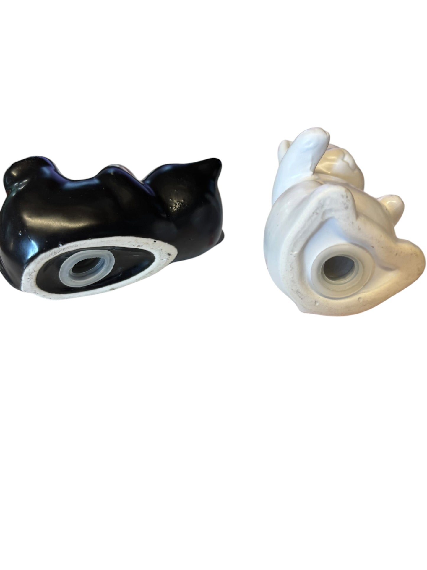 39920 - Charming White and Black Cat Themed Salt and Pepper Shaker Set 3.5" CERAMIC for Whimsical Kitchen Decor |4-22|