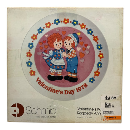 23063- Raggedy Ann and Andy 1978 Valentines Day Porcelain Plate by Schmid 8-Inch  |9-20|