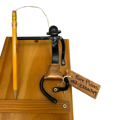 31792 - 10" Metal Sitting Man Note Taker |11-20|