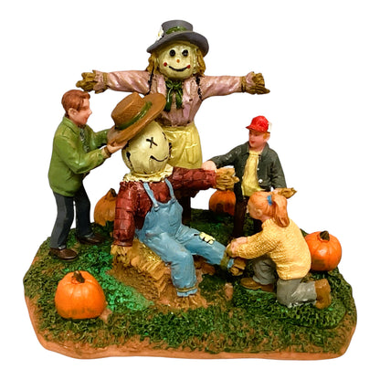 37027 - Lemax Building a Scarecrow Figurine |1-30|