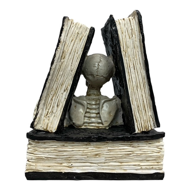 37682 - 6-Inch Black Books Skeleton |Pod 1-11|