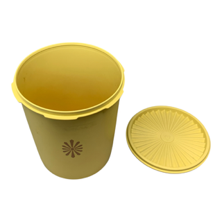 39495 - VINTAGE Yellow 5" x 7.5" Tupperware Canister|22-13|