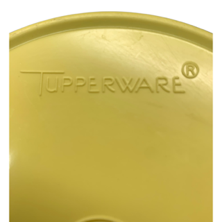 39495 - VINTAGE Yellow 5" x 7.5" Tupperware Canister|22-13|