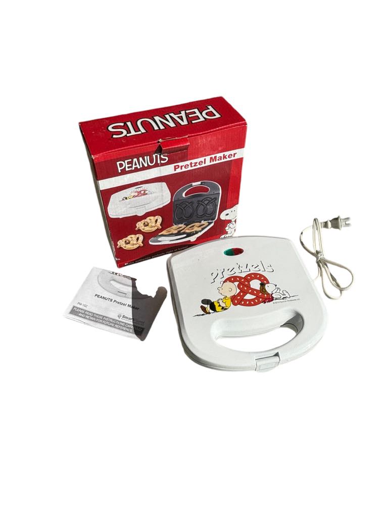 13059 - Peanuts Pretzel Maker - [GR-62]