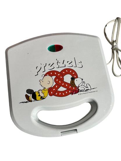 13059 - Peanuts Pretzel Maker - [GR-62]