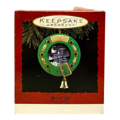 1465 - HALLMARK Furever Friends (Adorable Christmas Pet Photo Ornament for Holiday Home Decoration) |POD 1-66|