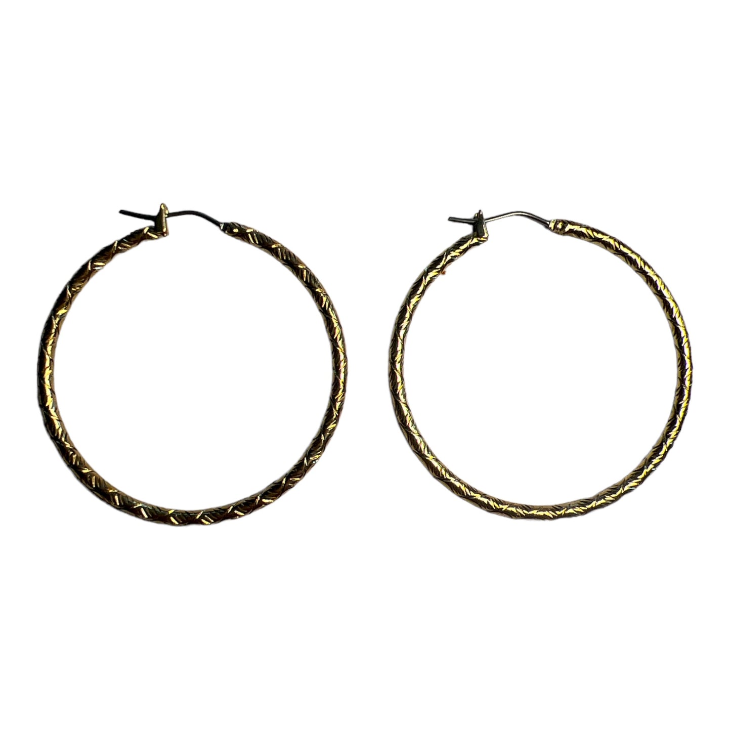 19245 - 1.5" Gold Hoop Etched Earrings - [Clear-30]