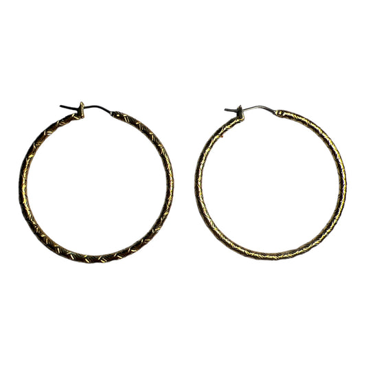 19245 - 1.5" Gold Hoop Etched Earrings - [Clear-30]