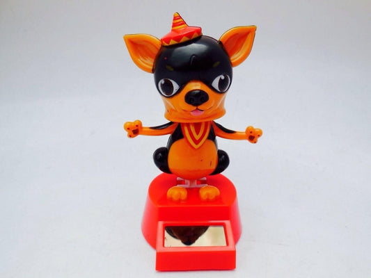 19295 - Solar Powered Black And Brown Chihuahua Bobble Figure With Garage Theme |R-79|