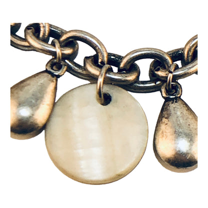23465 - 9" Mother of Pearl Dangle Shell Bracelet - [Clear-56]