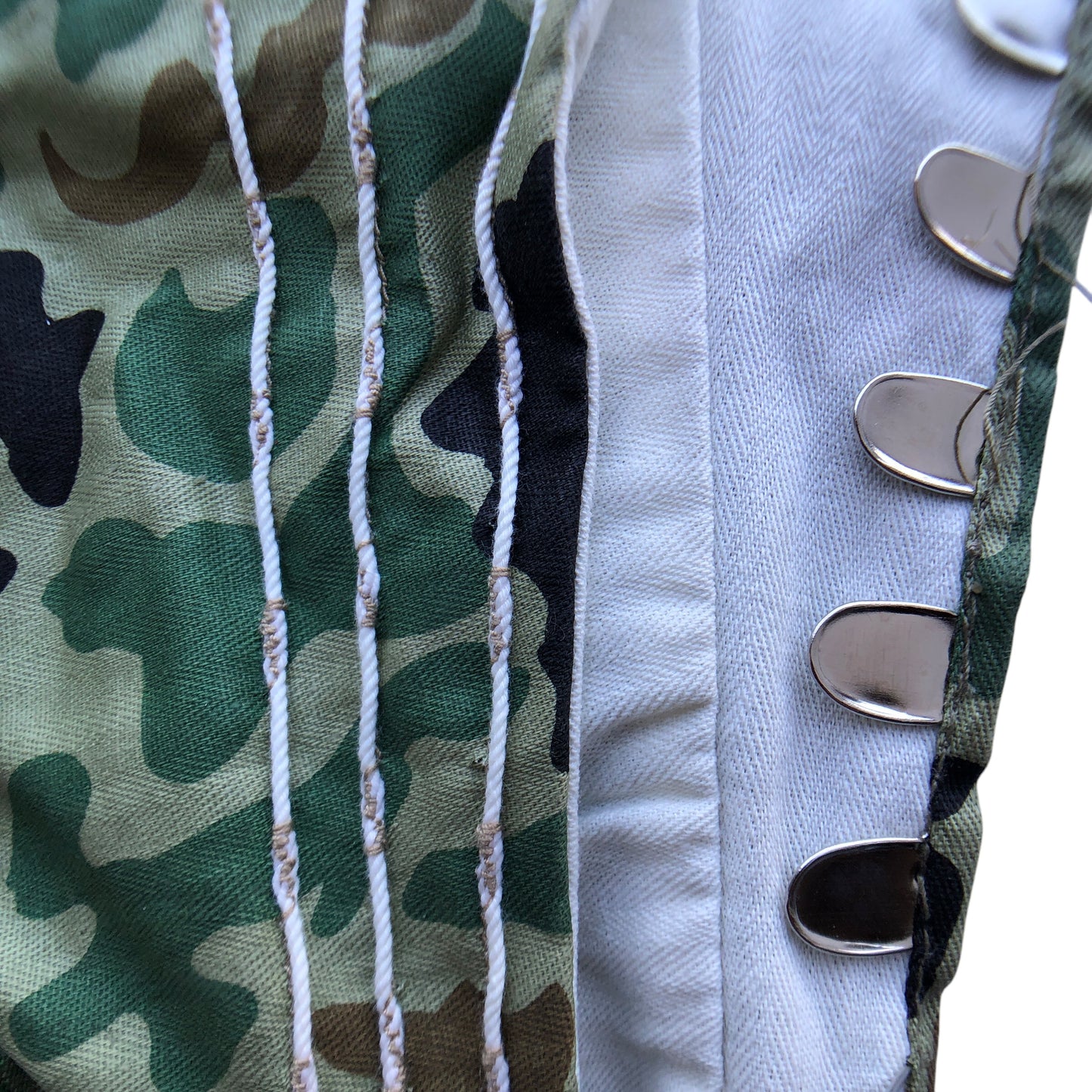 2699 - Camo Size 6 Tabi Long - [Bookshelf-5]