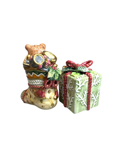 37567 - 2.5" Ceramic Fitz Floyd Present and Stocking Salt and Pepper Shakers - [4-26]