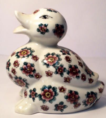 3825 - 5" White Duck - Red Flowers - |Z-33|