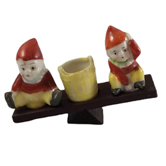 39297 - 2.5" x 3"  Ceramic Elves Teeter Totter Salt & Pepper Shakers - [4-26]