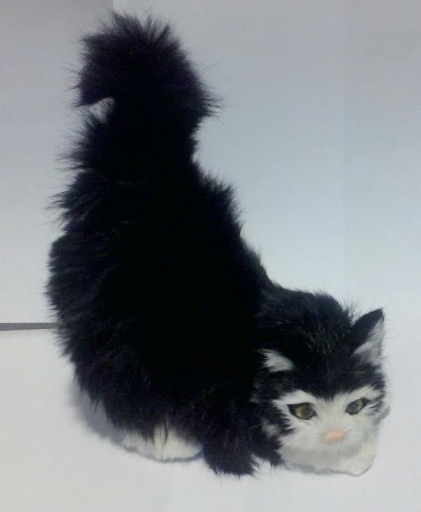 403 - 8" Black & White Fur Cat - Stretching - |Z-30|