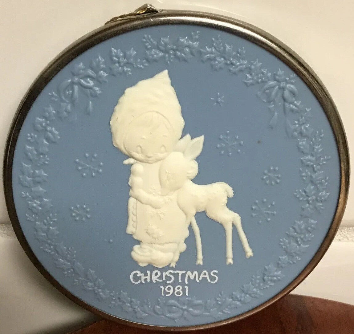 42432 - Hallmark Betsey Clark Christmas 1981 Cameo Ornament - [Pod 1-65]