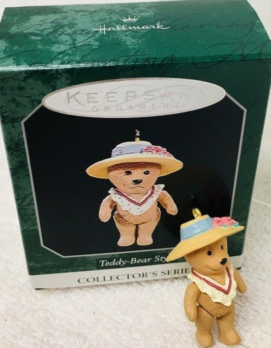 42486 - Hallmark Teddy Bear Style Second in Series 1998-Pod 1-65 : CN OCAT