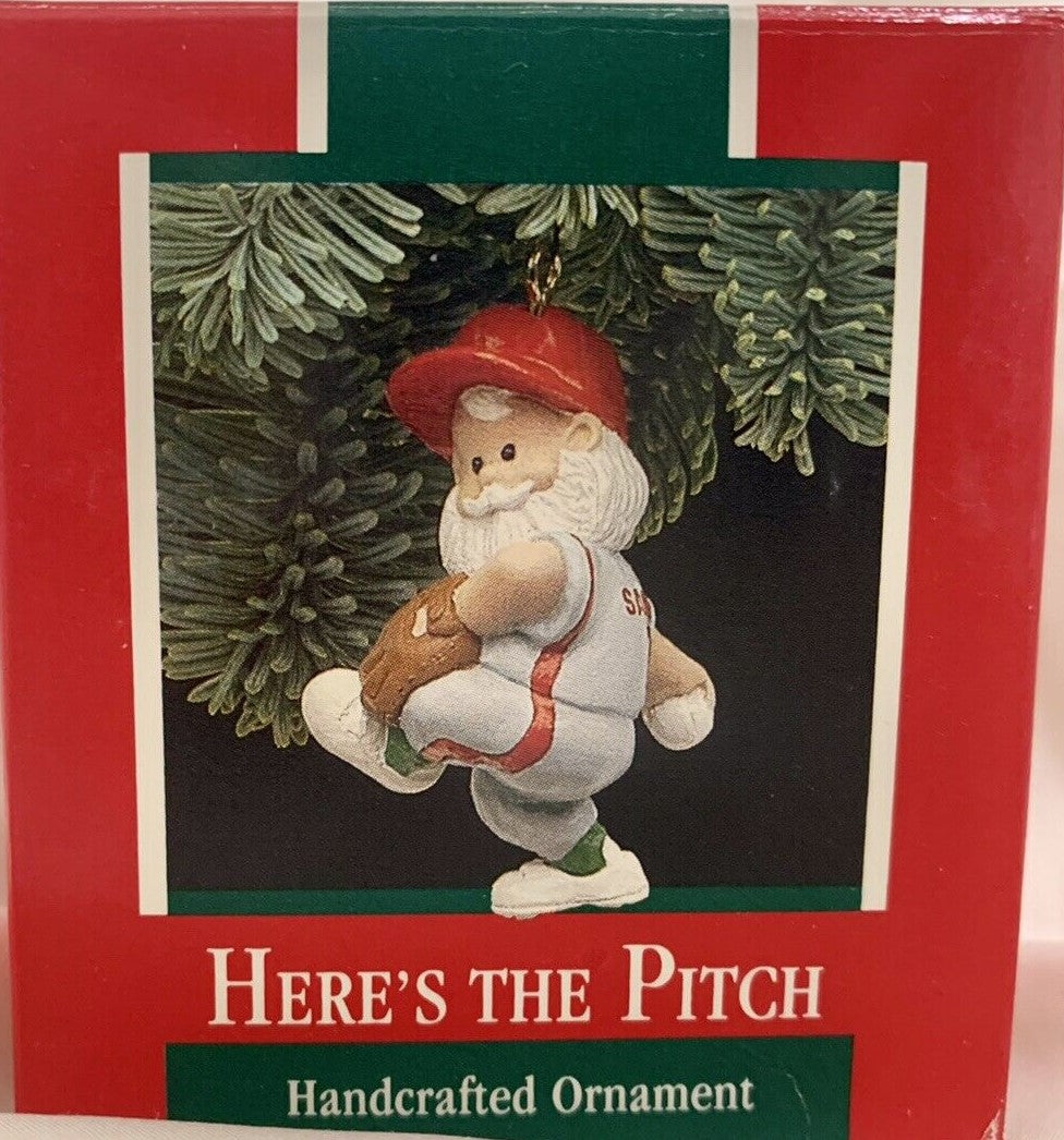 42528 - Hallmark Here's the Pitch Ornament [Pod 1-65]