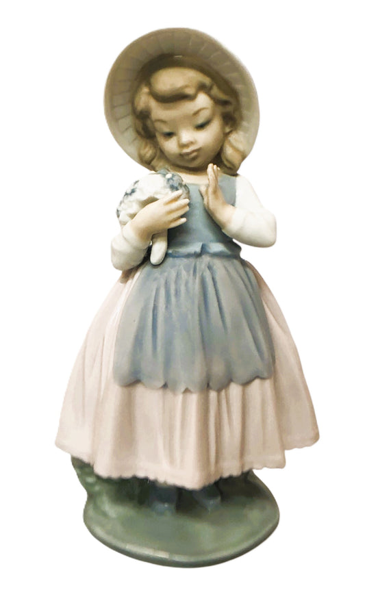 43428 - Lovely 1982 NAO by LLADRO Porcelain Girl with Flowers Figurine-X-23 : CS CHESSMAN