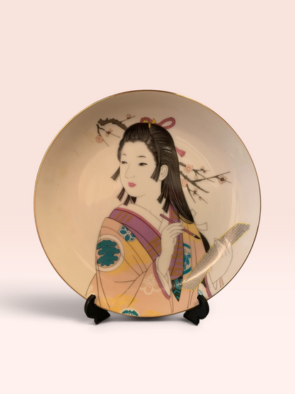 9493 - Exquisite 6.5" Geisha Plate |16-26|