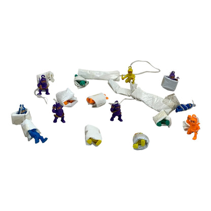 42391 - Set of 16 Ninja Parachute Men Party Favors |8-19|