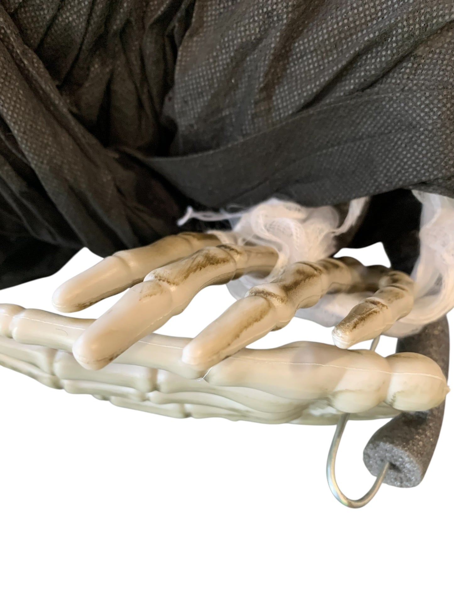 20692 - 7 ft Hanging Skull Ghoul - |Pod 2-4|