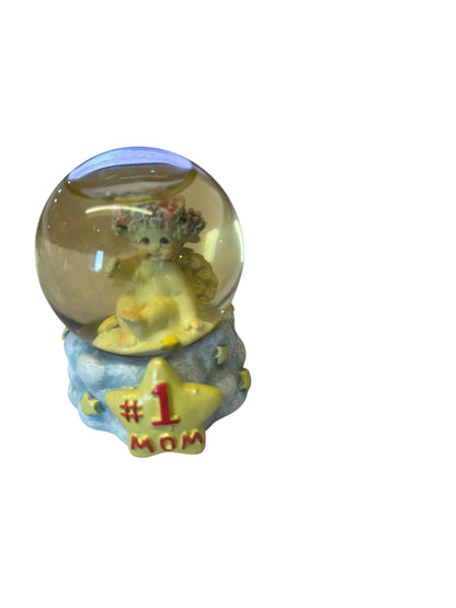 40447 - Dreamsicles #1 Mom Waterglobe Collectible With Swirling Glitter And Heartfelt 2-Inch |12-25|