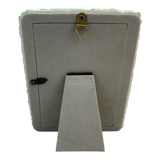 25748 - The Victorian Collection: 6-Inch Green and Peach Ornate Frame 6-Inch |12-25|