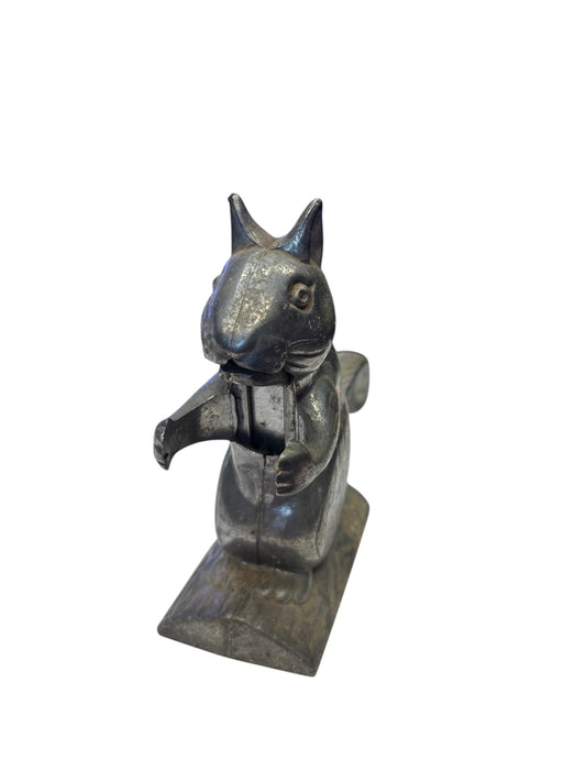 42544 - 6" Vintage Squirrel on Log Cast Aluminum Nut Cracker |11-11|
