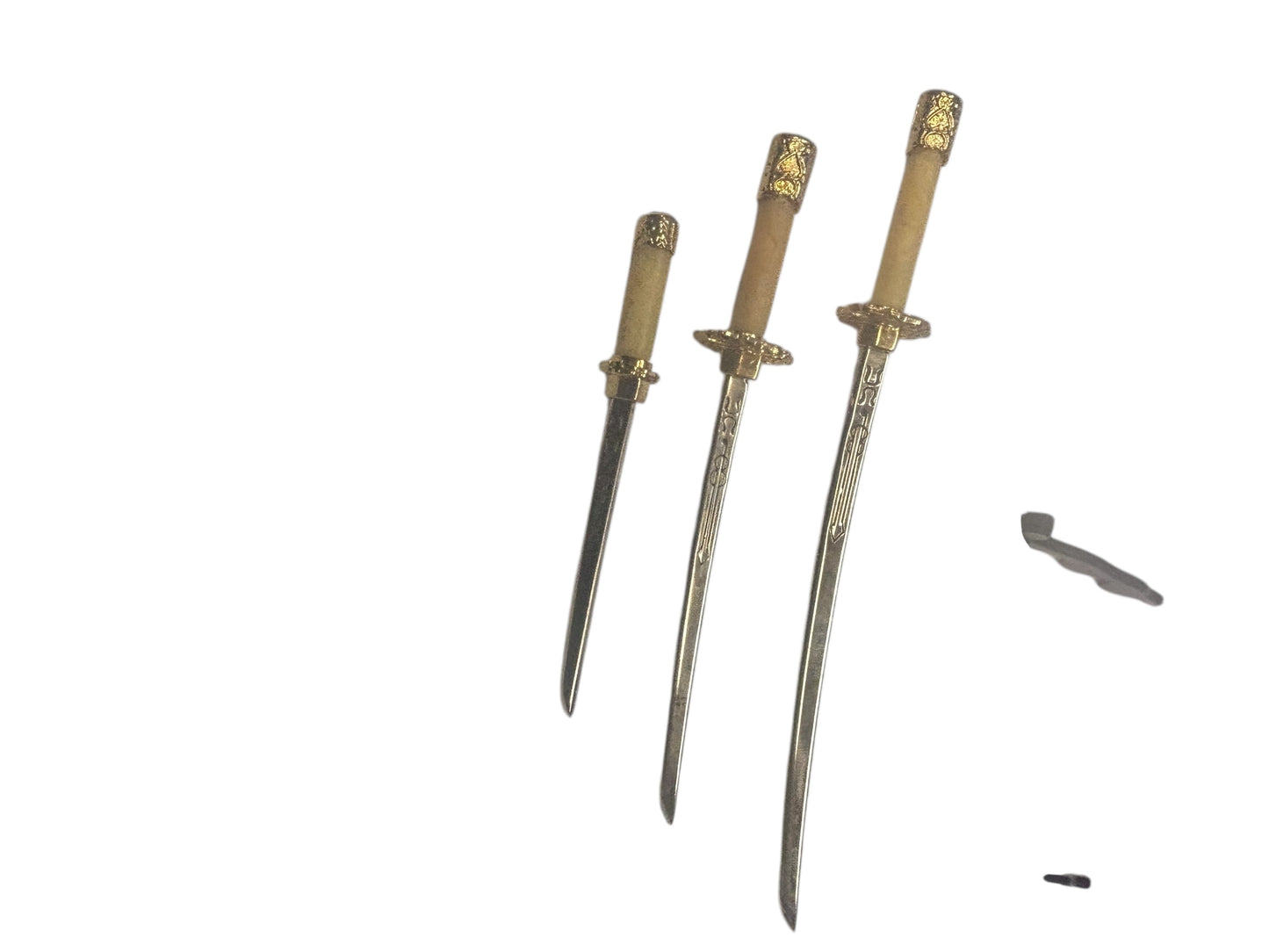 8080 - Replica Weapon Letter Openers With Stand - 3 swords |100/Store| (Processed)
